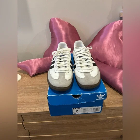 adidas Samba OG Shoes (M7/W8) - Picture 2 of 16